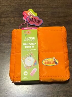 New Lizzie McGuire Cosmetics 3pc Set, Lip Balm, Compact Mirror, With Makeup Case